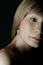 Charger l'image dans la galerie, BOUCLES D'OREILLES PENDANTES EN CRISTAL - Blanc G